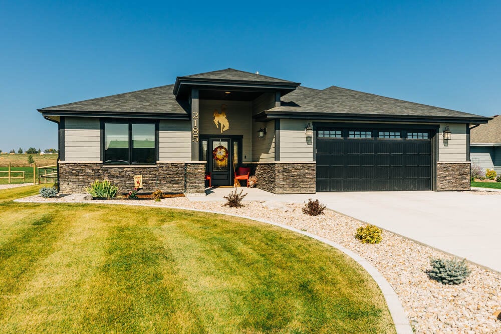 custom home front exterior in wyoming (1)